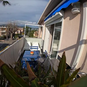 Appartement Bord De Plage Lones Bonnegrace, Port De Sur Mer, Sanary-sur-Mer